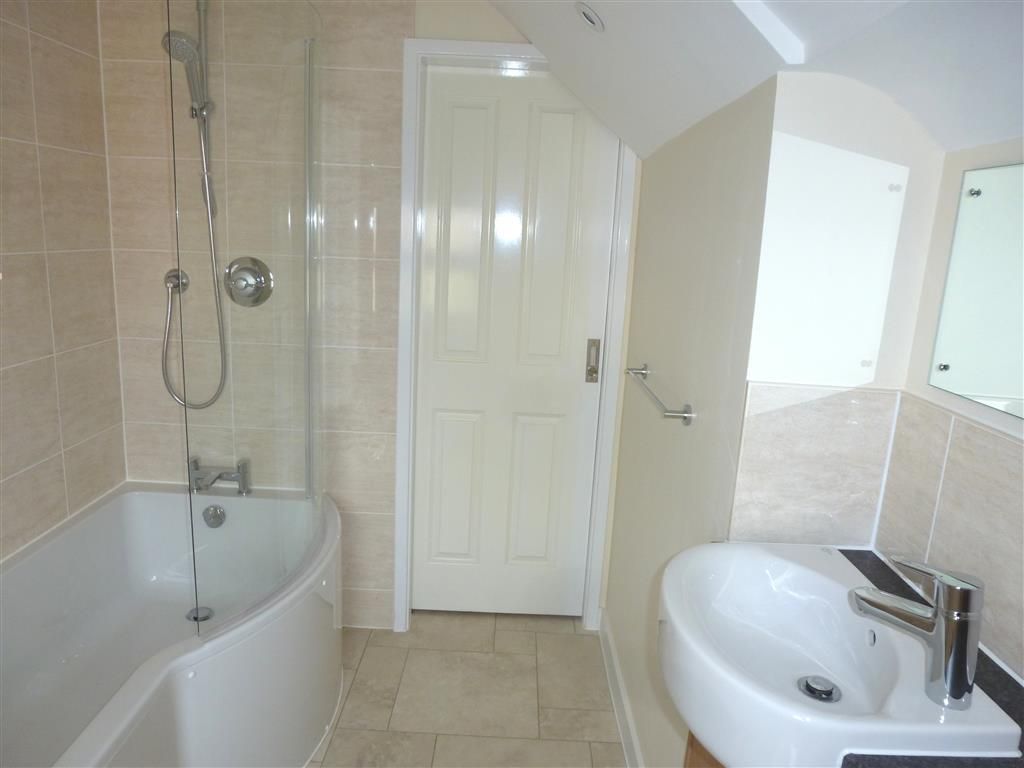 Property photo 3 of 7 Bathroom