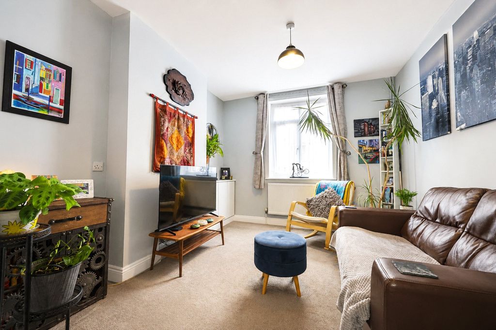Property photo 3 of 17 Picture No. 05