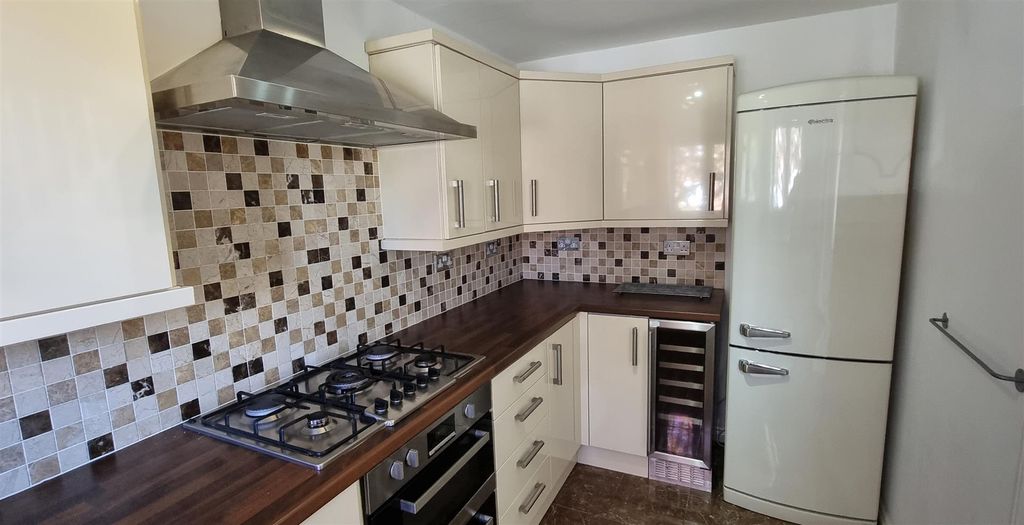 Property photo 2 of 14 Kitchen