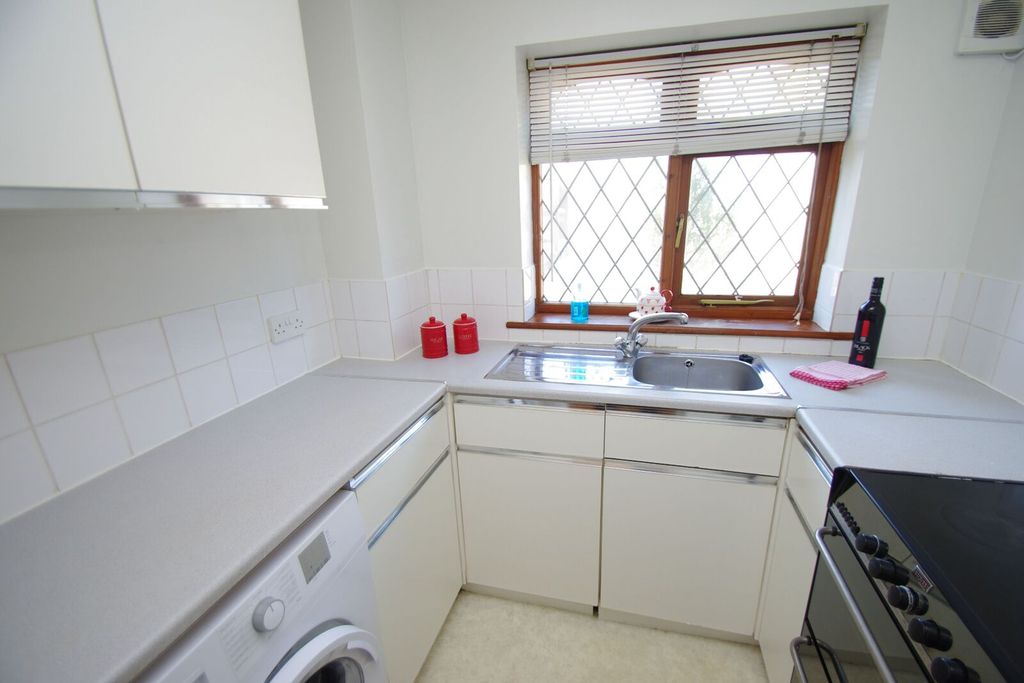 Property photo 3 of 6