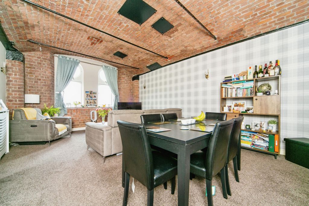 Property photo 3 of 18 Photography