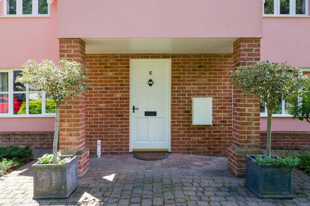 Property photo 2 of 40