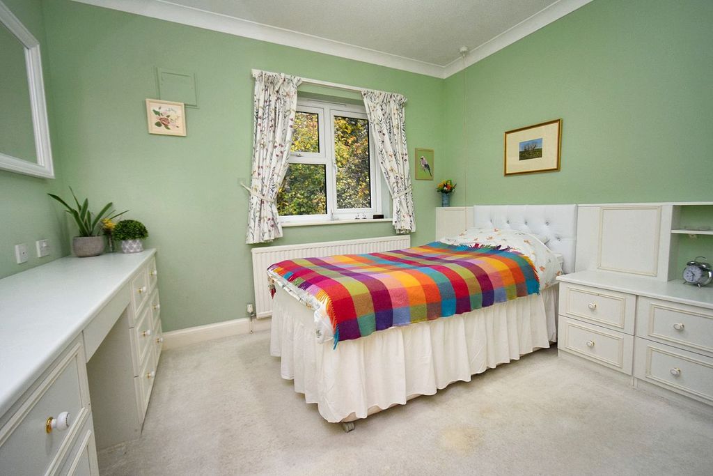 Property photo 2 of 28