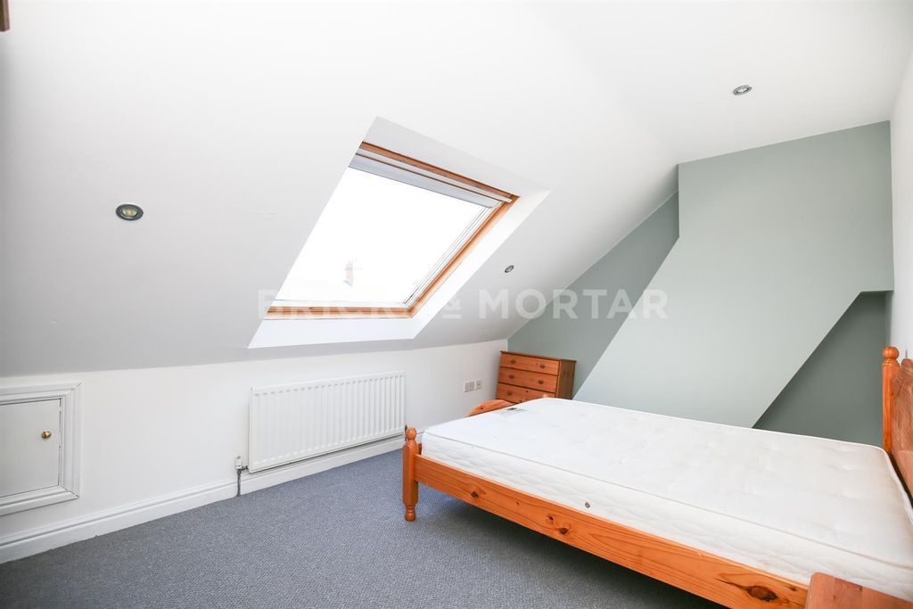 Property photo 3 of 14 7G6Ngux9Ccj7Aapbzupetbz275M.Jpg