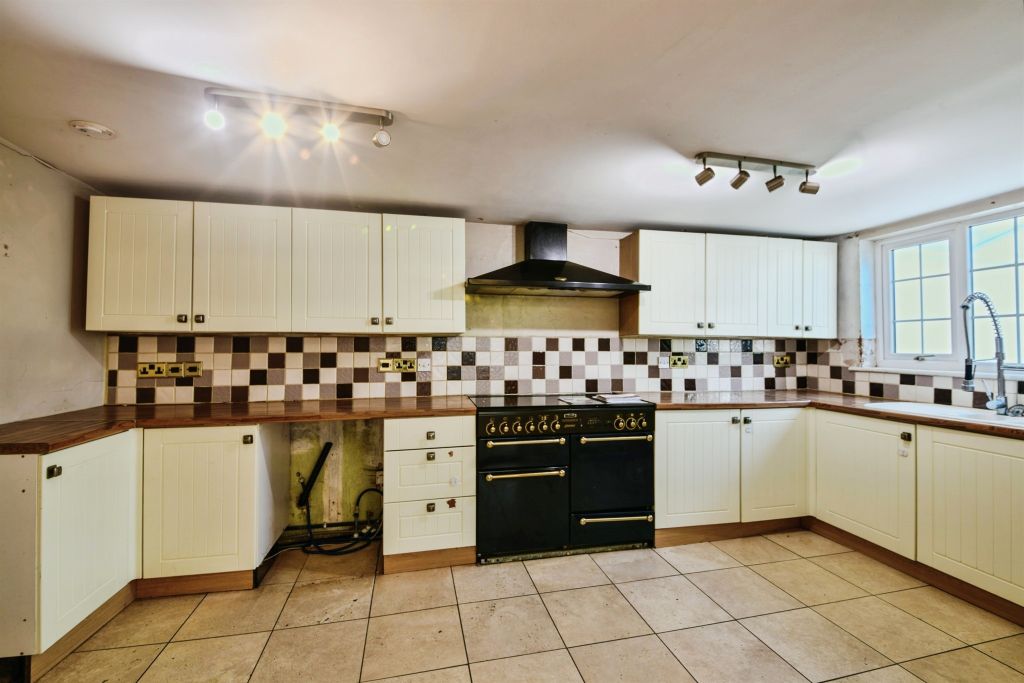 Property photo 3 of 23