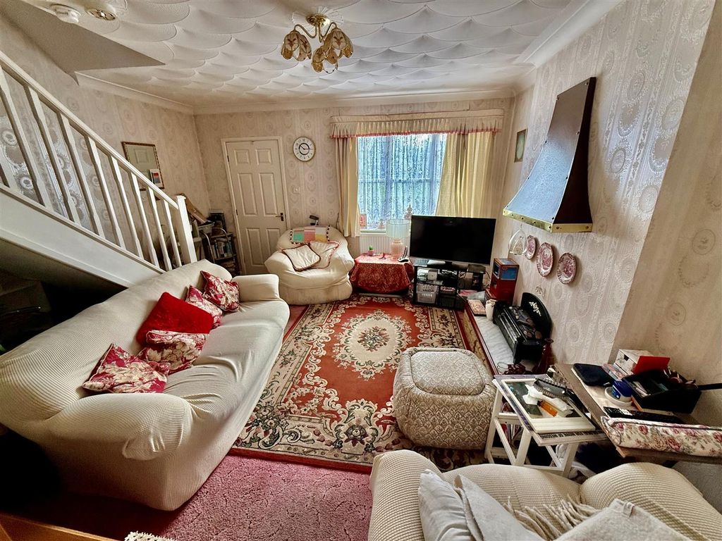 Property photo 2 of 7 Lounge