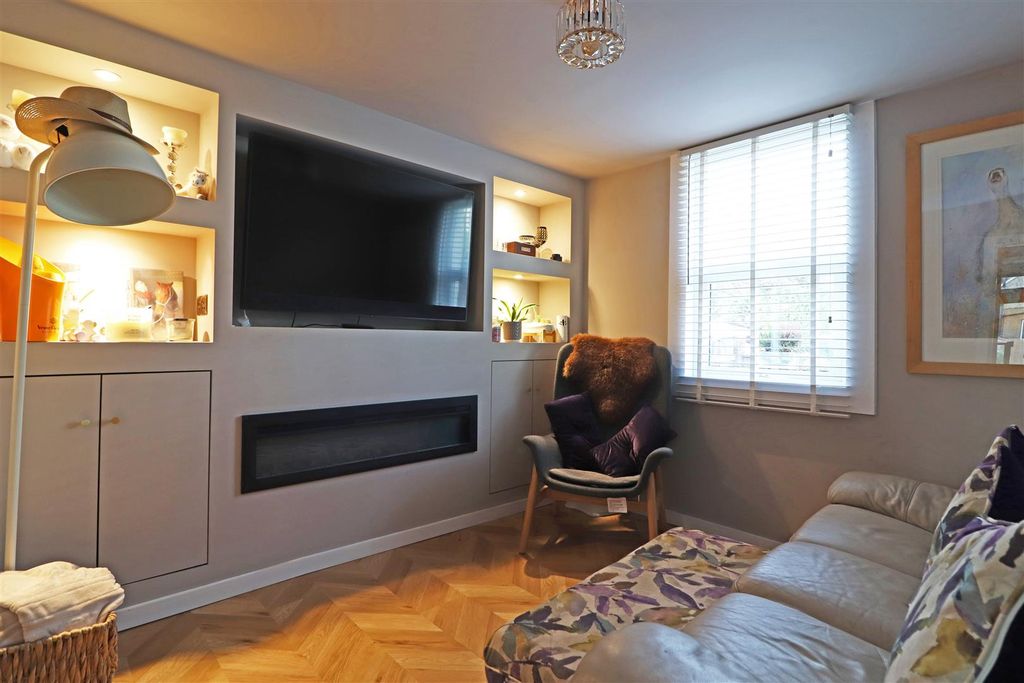 Property photo 2 of 20