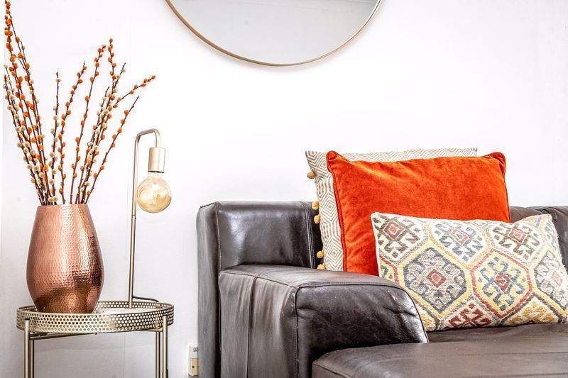 Property photo 3 of 19 .