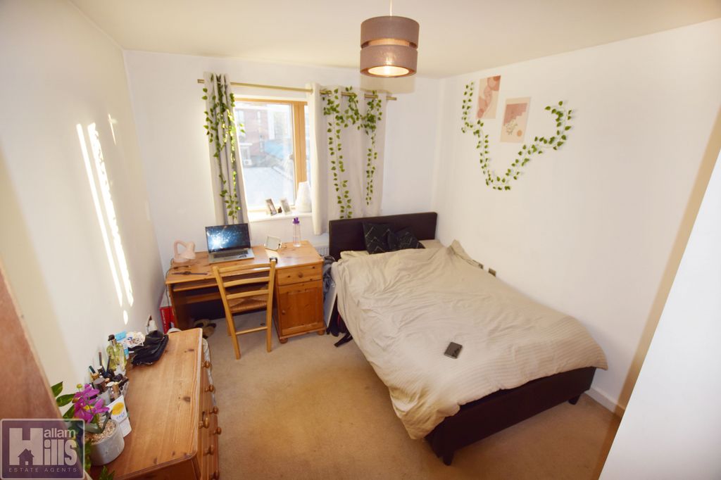 Property photo 2 of 9