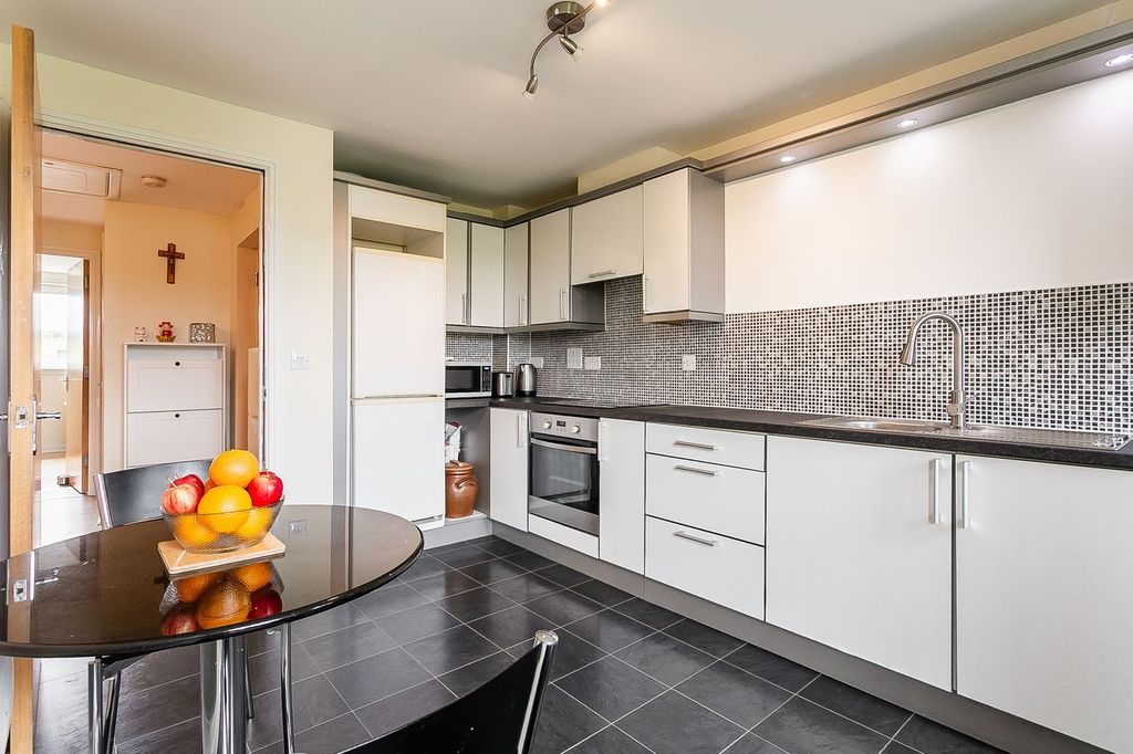Additional image 8 of 2 bed flat for saleGorgie Road, Gorgie, Edinburgh EH11