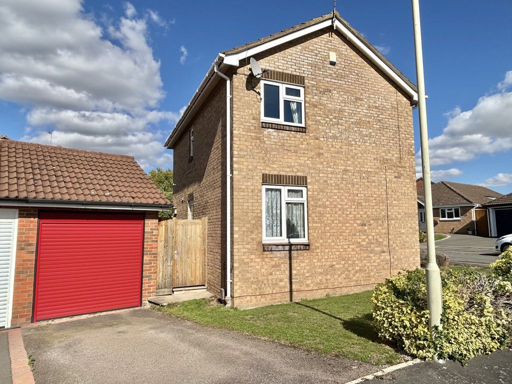 Property photo 2 of 10 Drive &amp; Garage