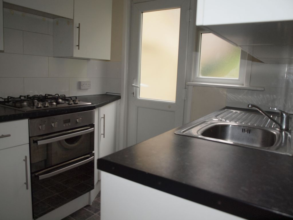 Property photo 2 of 8 Kitchen