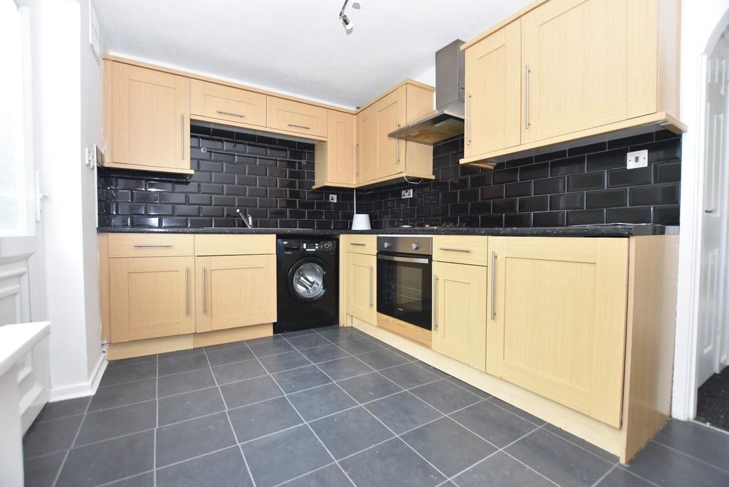 Property photo 3 of 6 Kitchen.Jpg
