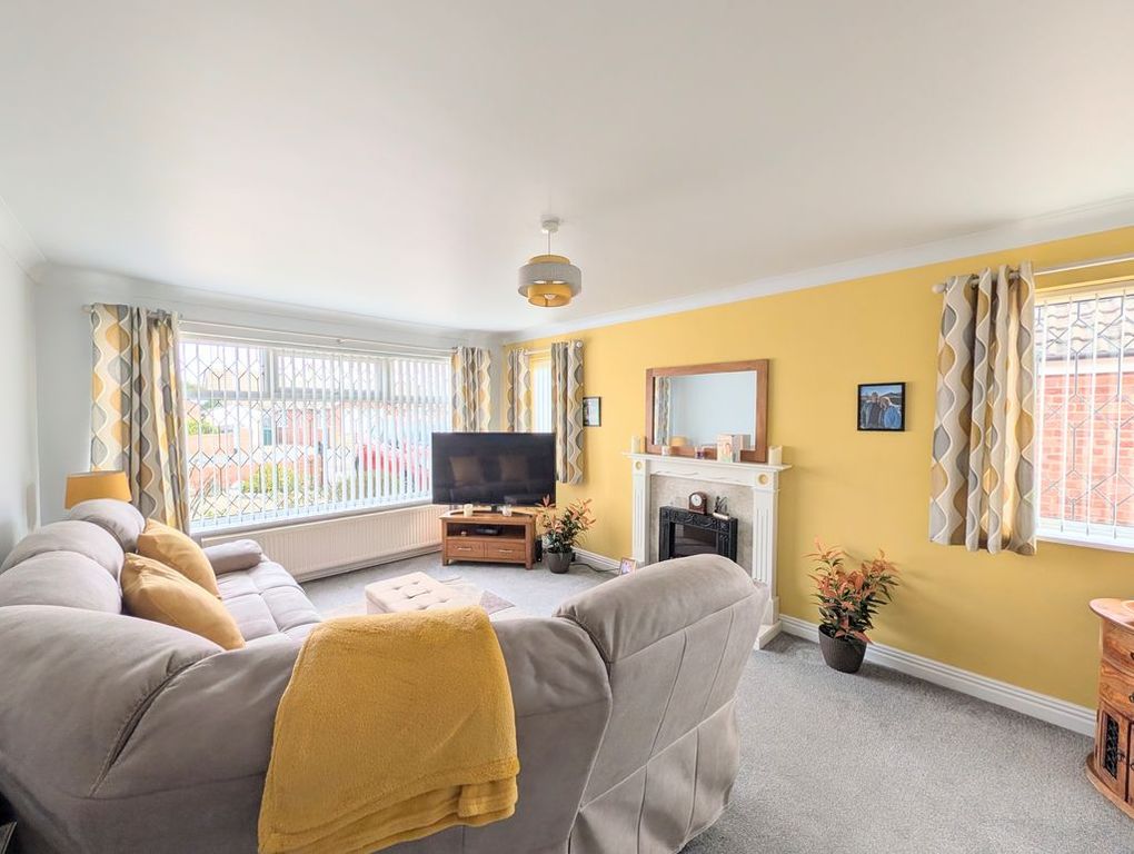 Property photo 3 of 14 Lounge