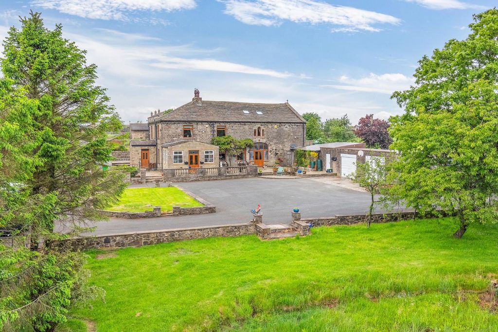 Property photo 1 of 44 Springfield House Farm_01.Jpg