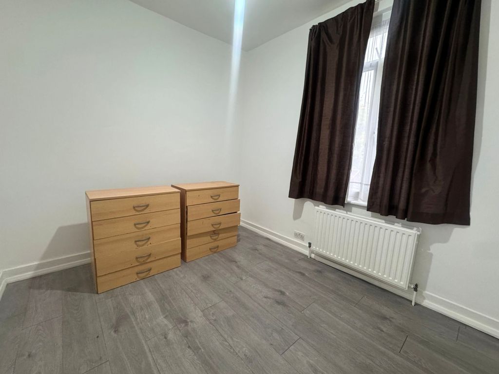 Property photo 3 of 8 Gallery