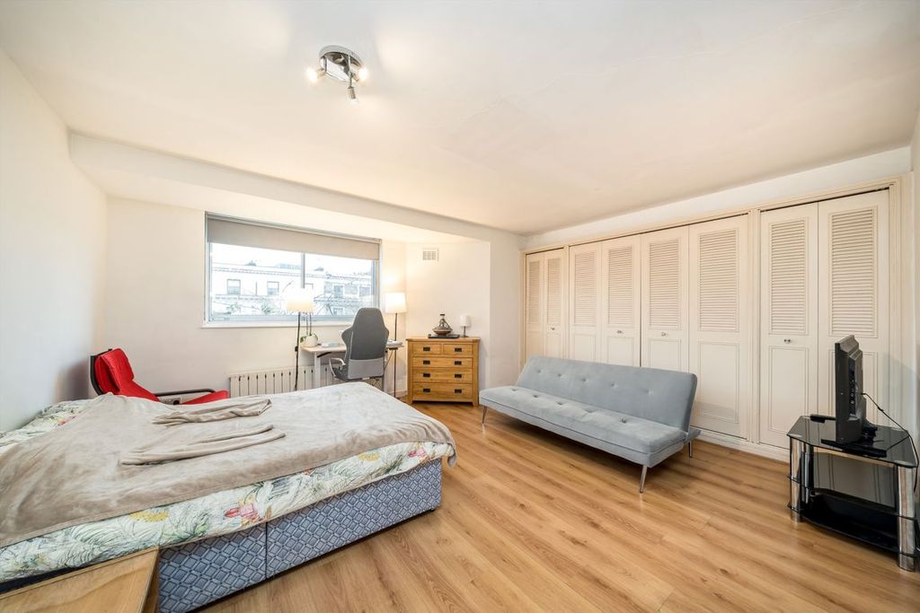 Property photo 3 of 8