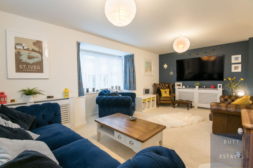 Property photo 2 of 12