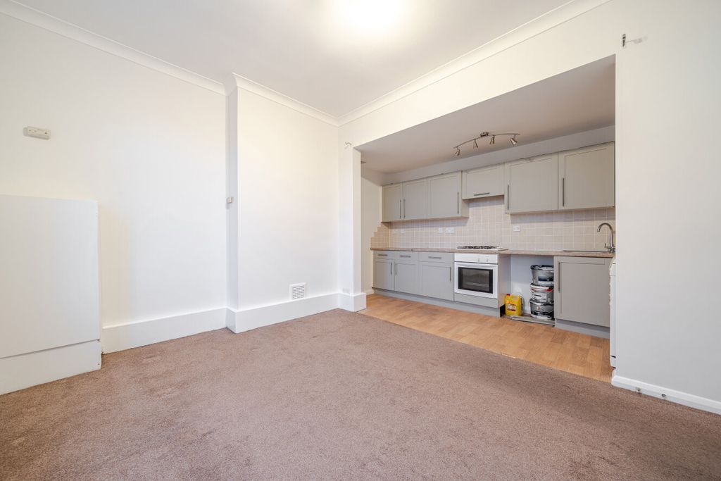 Property photo 2 of 11 1404806-14-697A3F...