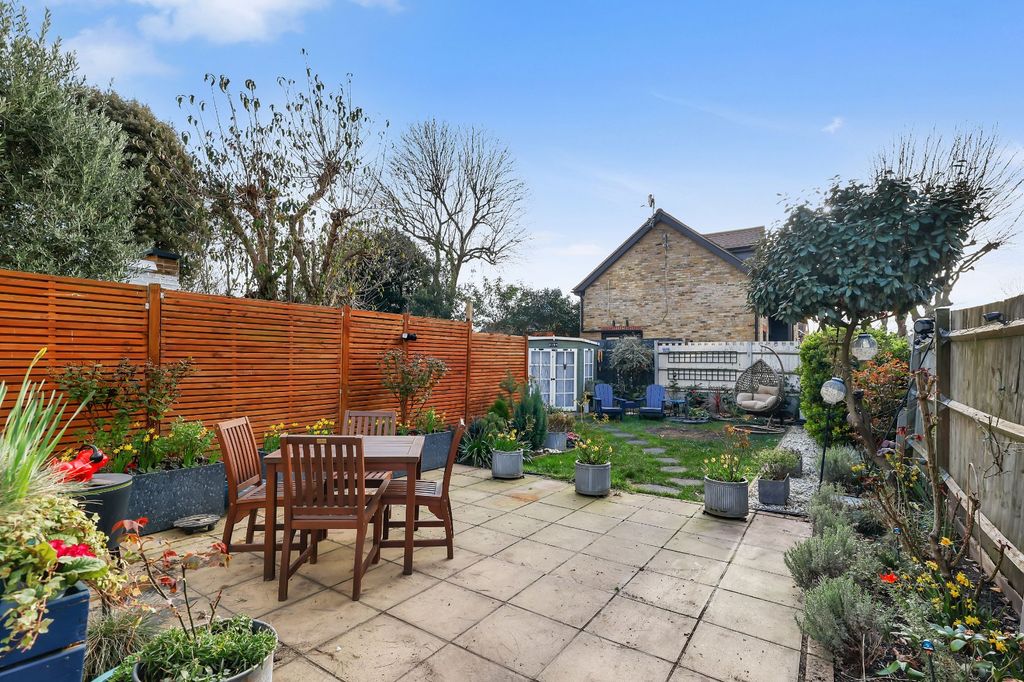 Property photo 2 of 23