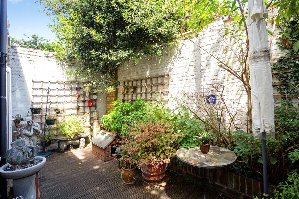 Property photo 2 of 11 Picture No. 15
