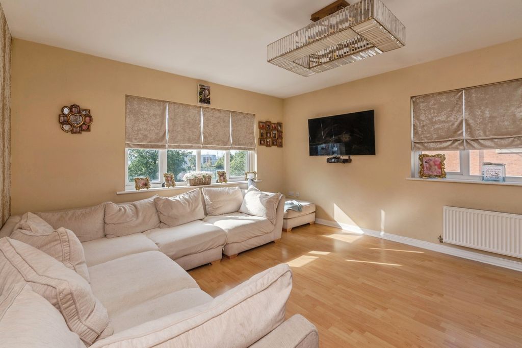 Property photo 2 of 14 Photo