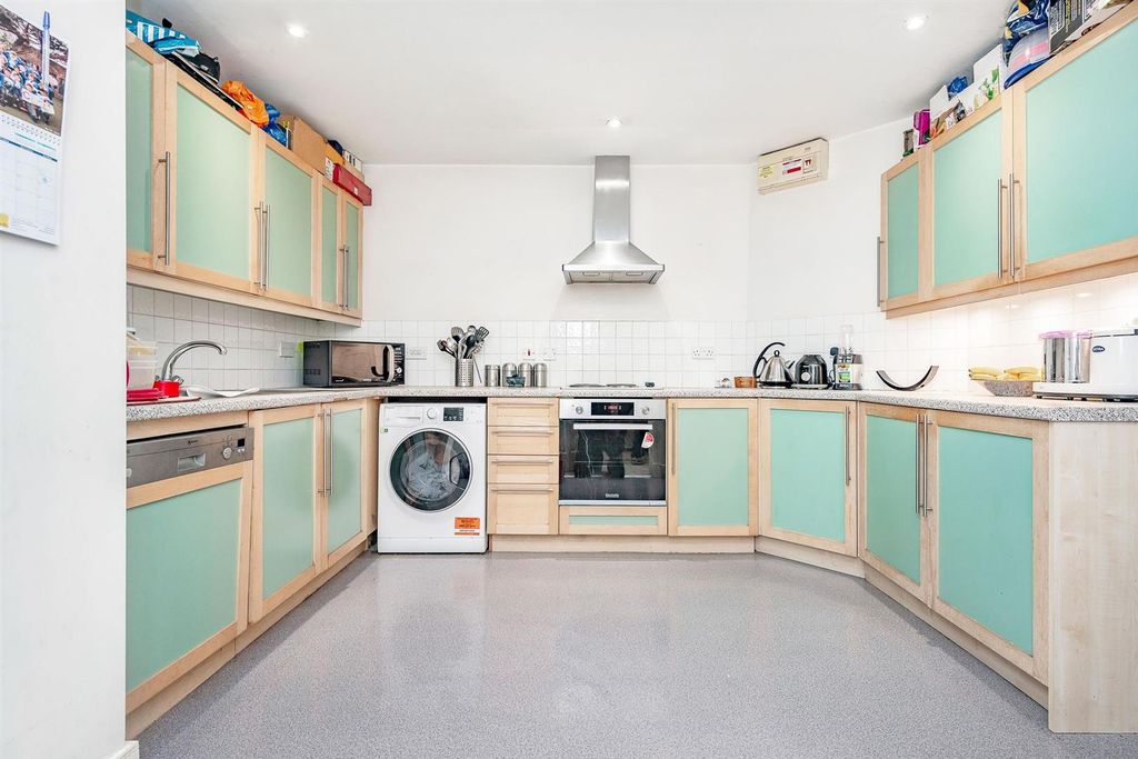 Property photo 3 of 16 F2Xm_B0G.Jpeg