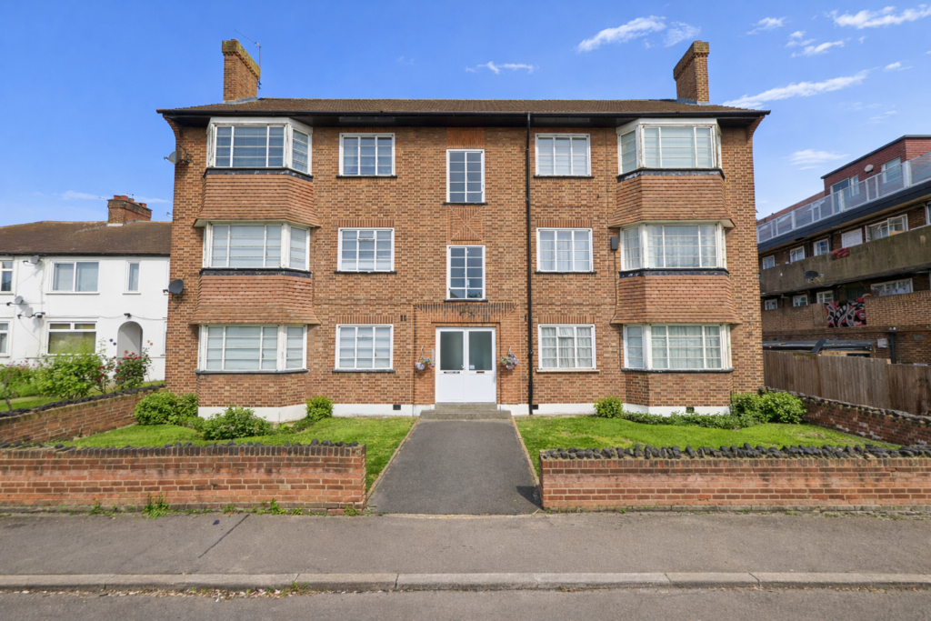 Property photo 1 of 2