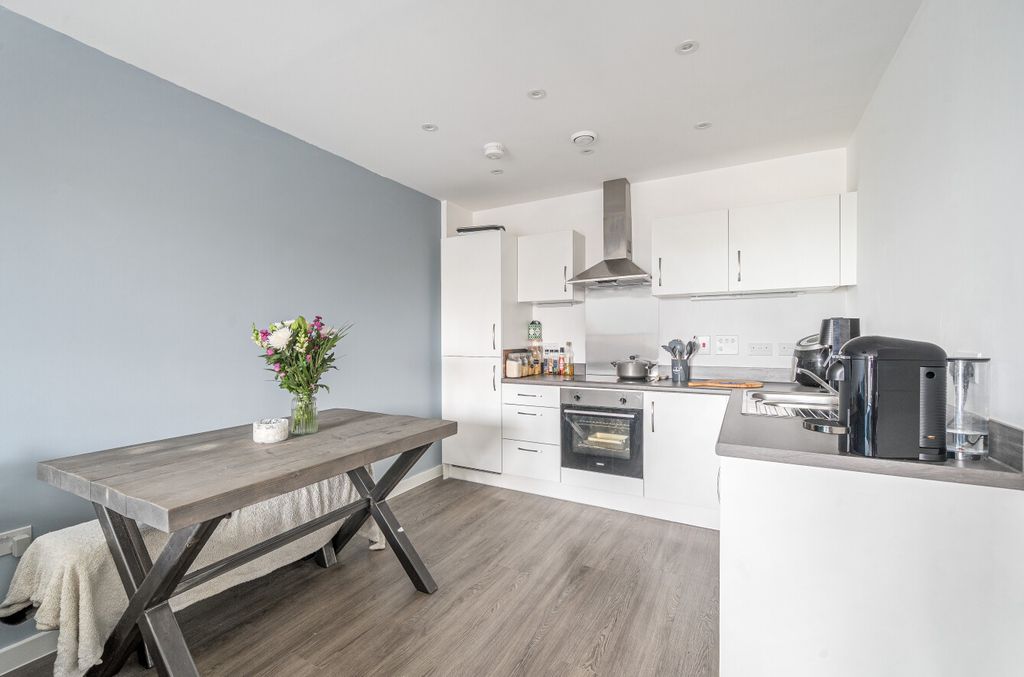 Property photo 1 of 13 1331281-10-68876F...