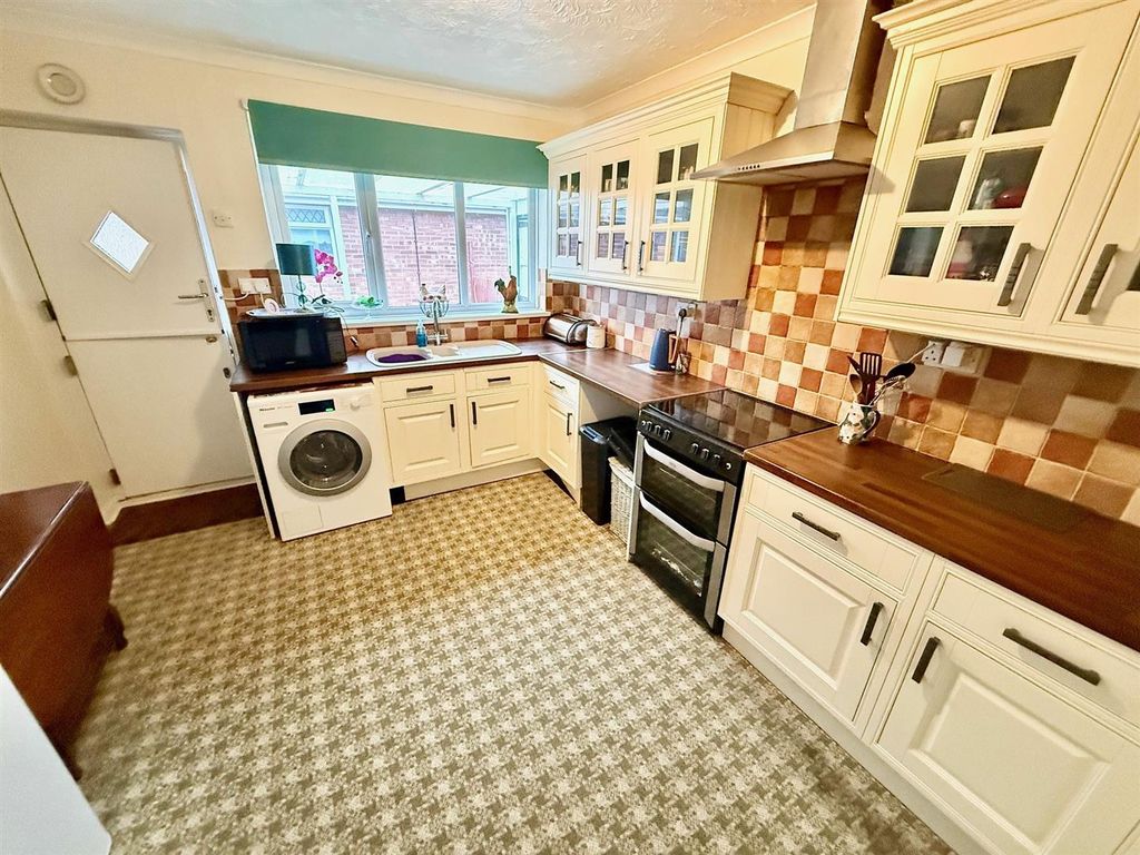 Property photo 3 of 15 Kitchen