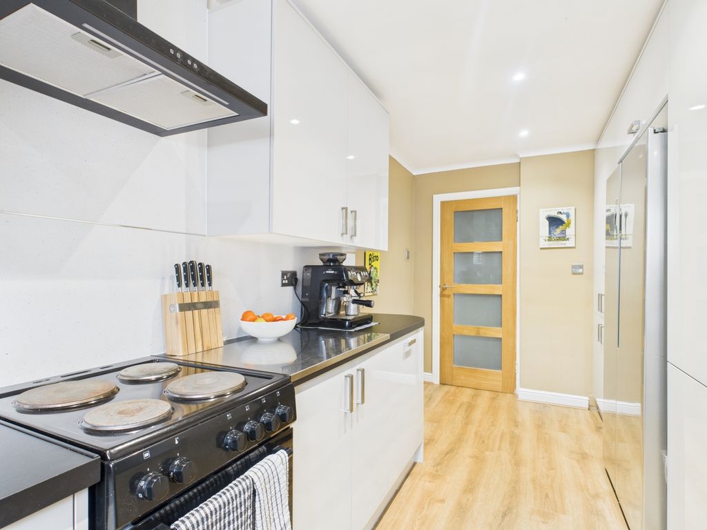 Property photo 2 of 13 Cam03293G0-Pr0245-Still020