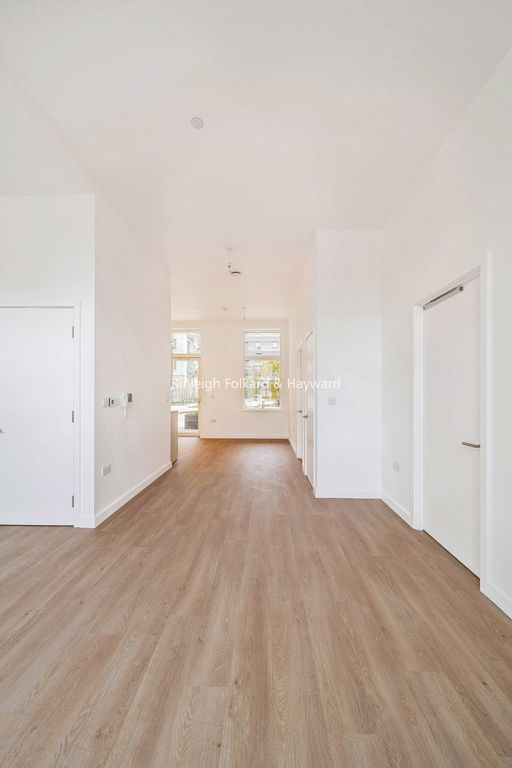 Property photo 2 of 21 044F9E92-19c1-44ee-B