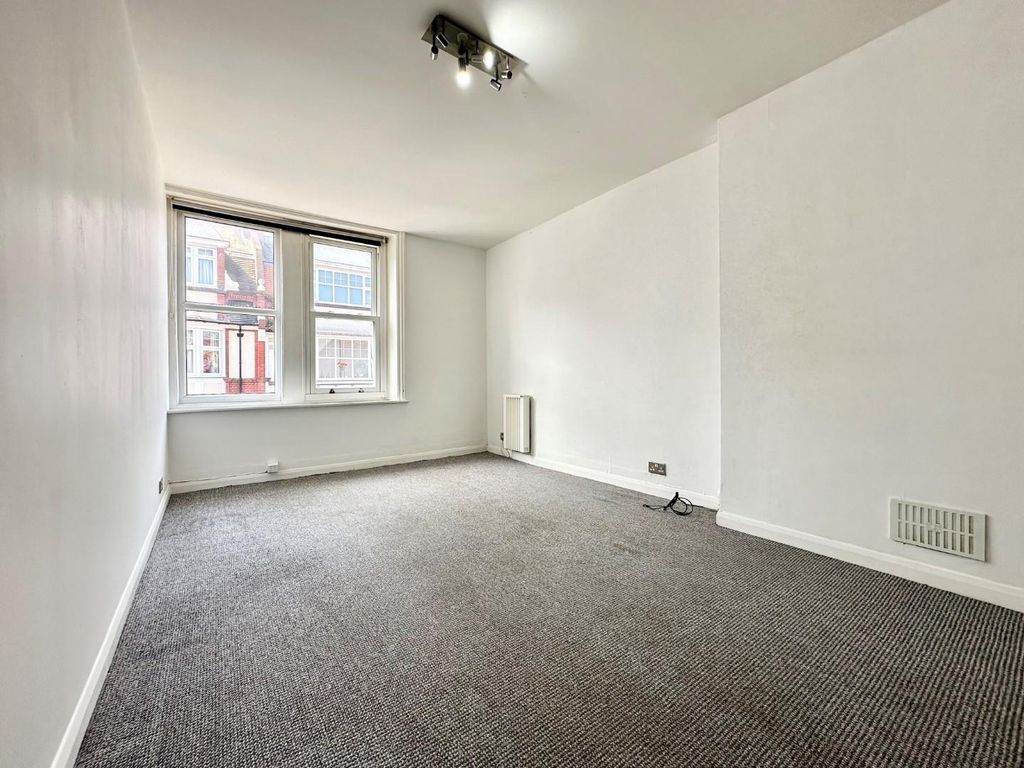 Property photo 3 of 5 Living.Jpg