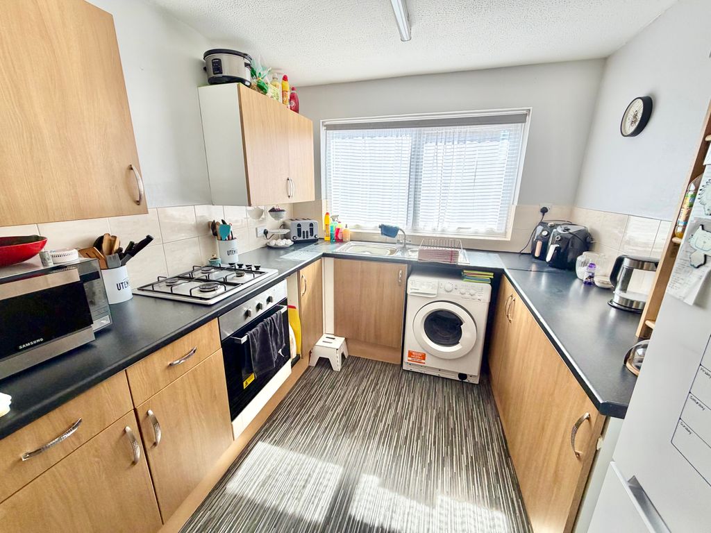 Property photo 2 of 9 Kitchen