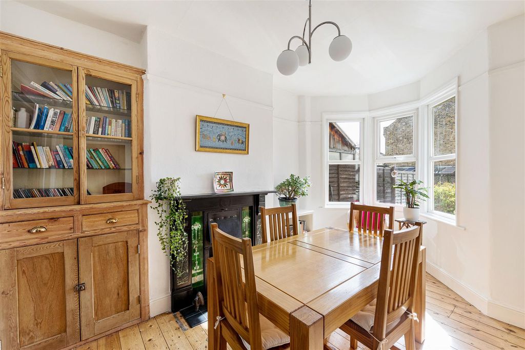 Property photo 3 of 19 Haldane Road