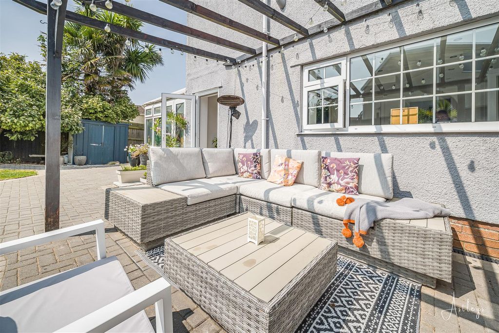 Property photo 3 of 40 Terraced Sitting Area