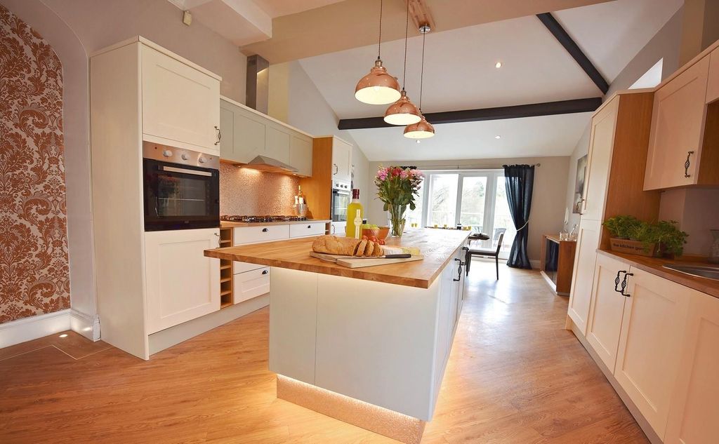 Property photo 3 of 20 Kitchen Breakfast Room