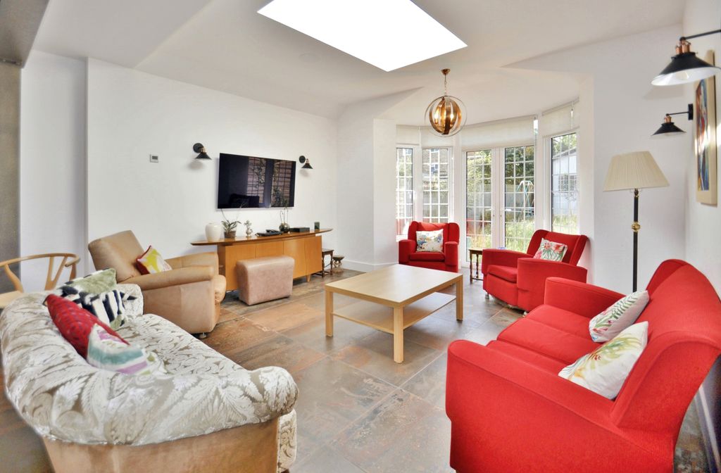 Property photo 3 of 18