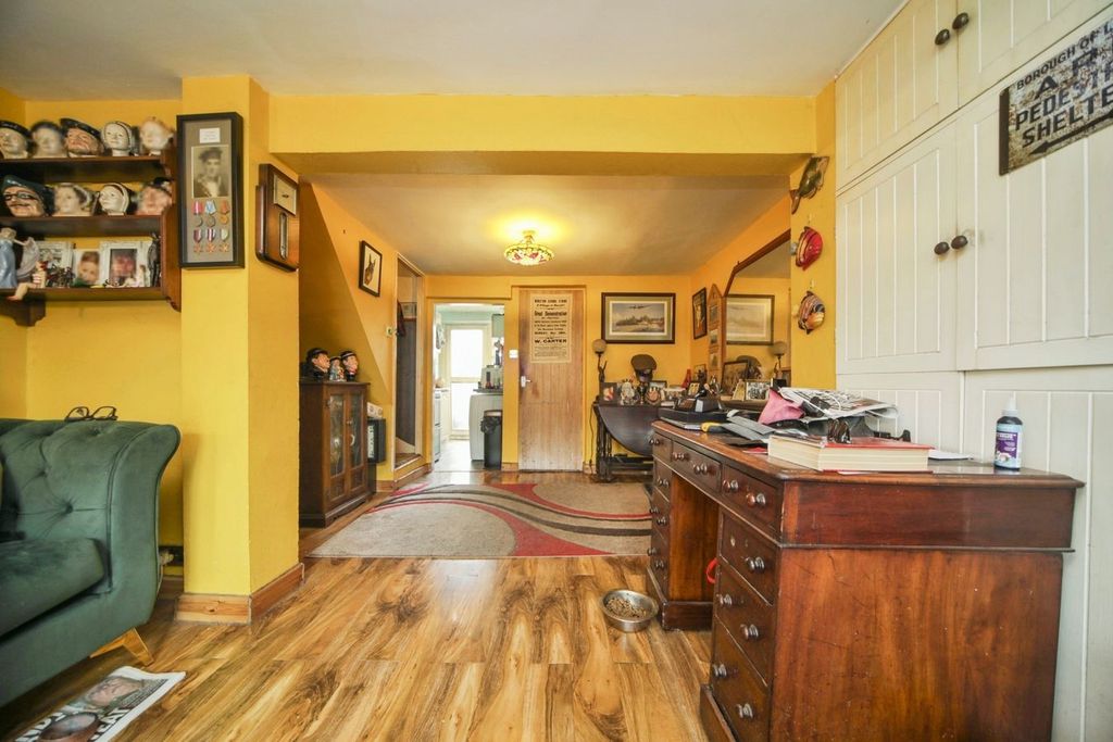 Property photo 3 of 13