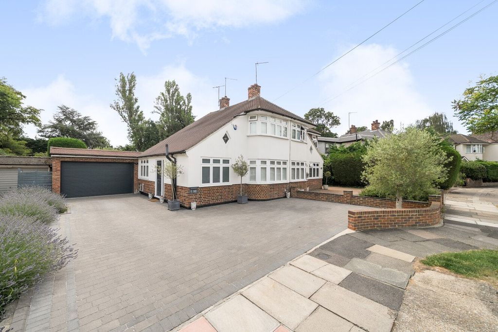 Property photo 1 of 17 Picture No. 23