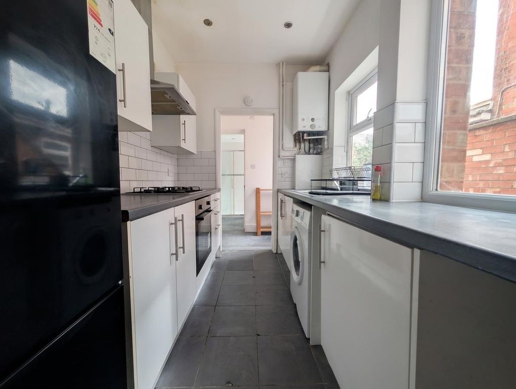 Property photo 2 of 9 Kitchen