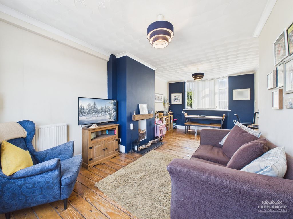 Property photo 2 of 18 Living Room Diner