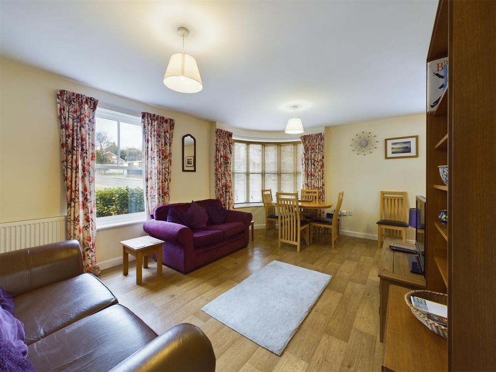 Property photo 2 of 18 Living/Dining