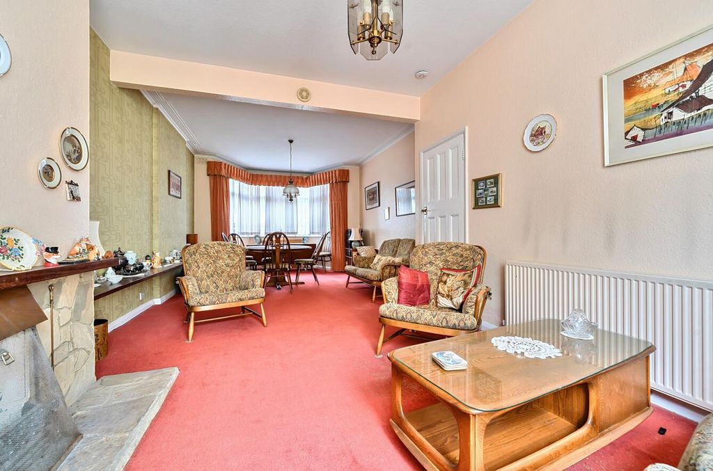 Property photo 3 of 19 1311363-14-684Fe75E4B659.Jpg