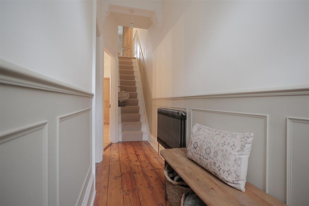 Property photo 3 of 25