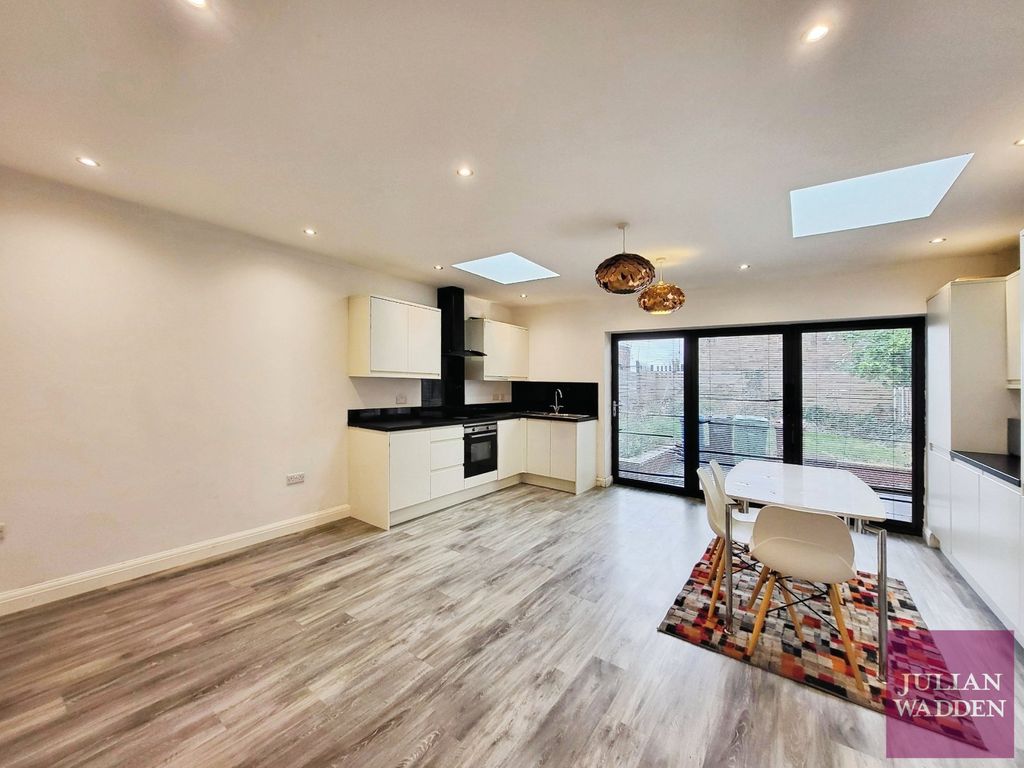 Property photo 3 of 15 Picture 3