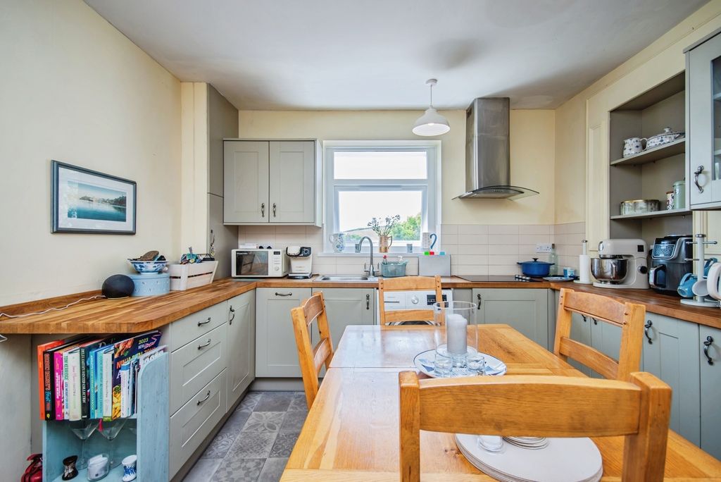 Additional image 15 of 2 bed flat for saleThe Mount, Penally, Tenby, Pembrokeshire SA70