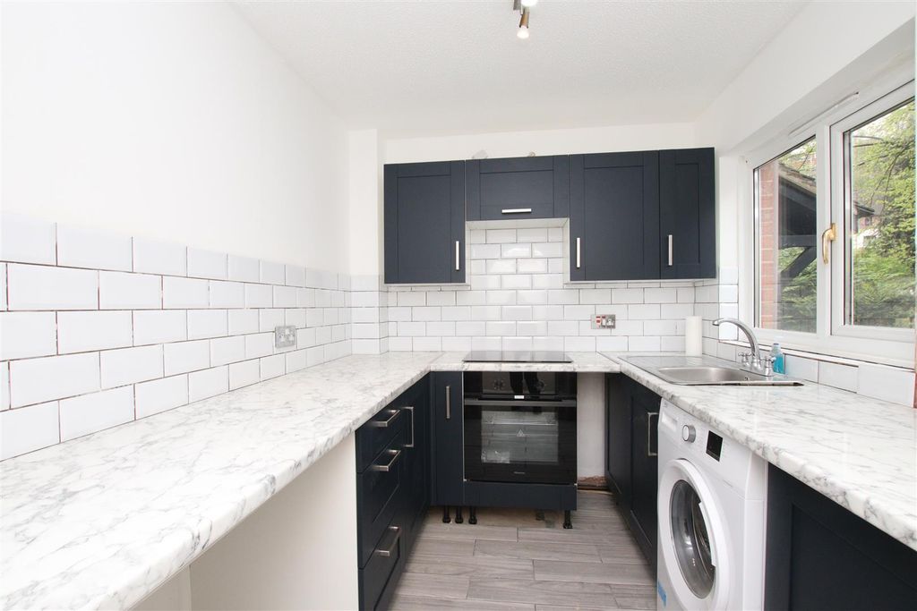 Property photo 2 of 9 Kitchen.Jpg