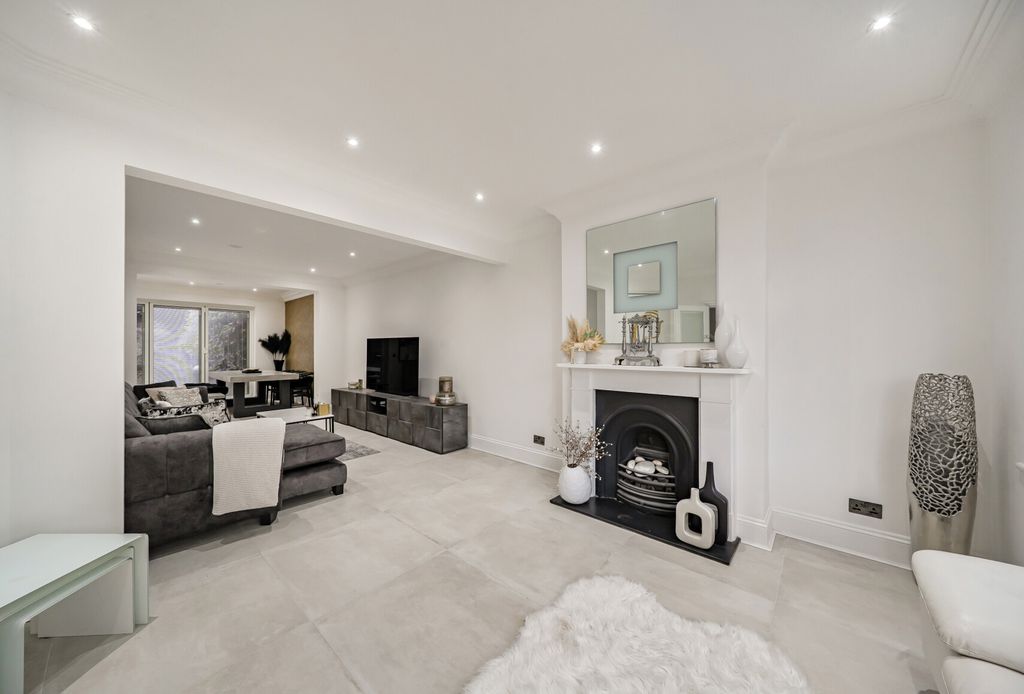 Property photo 1 of 16 1371185-2-690A366...