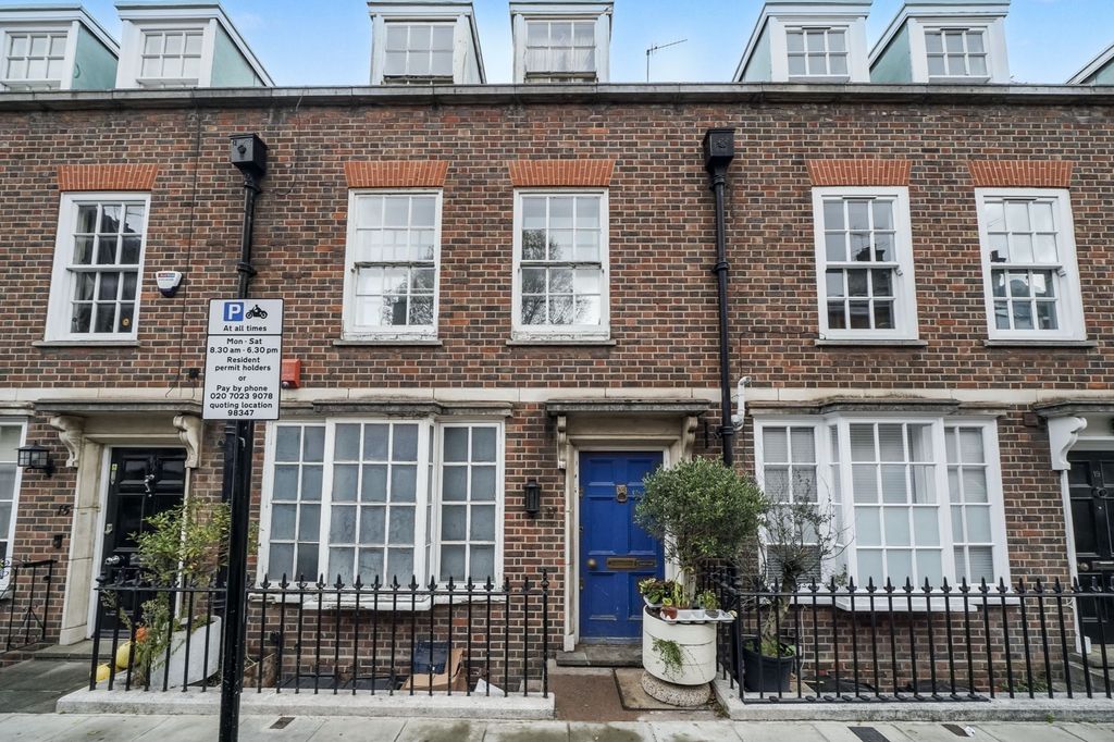 Property photo 1 of 24 17 Yeomans Row, Kensington, London Sw3 2Al